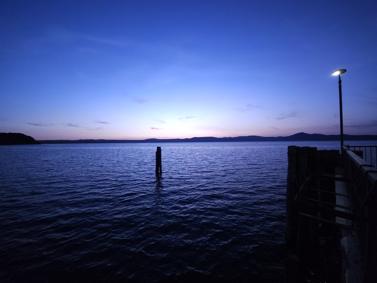 L eternità è il mare mischiato con il sole...#photooftheday #italy
#picoftheday #Samsung
#italia #tramonto #zflip5
#photography #belvedere #relax #romantico