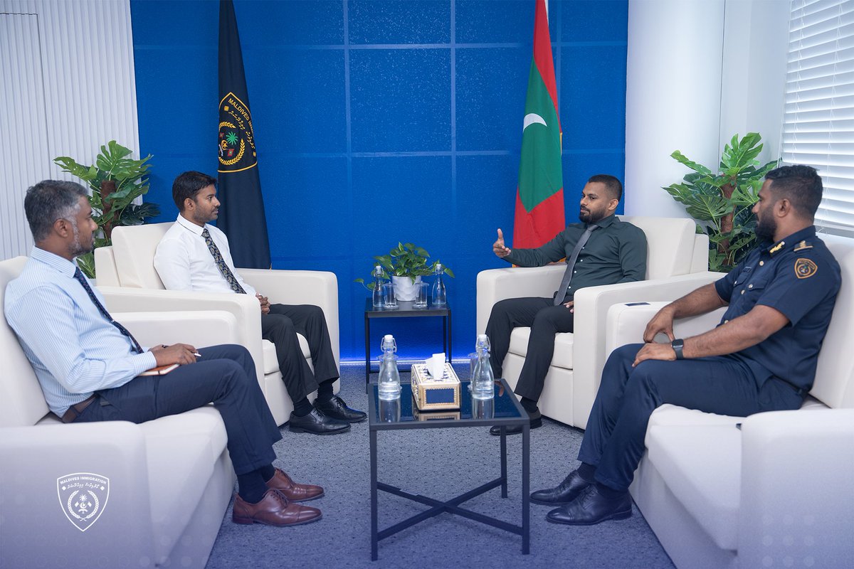 ImmigrationMV's tweet photo. The CEO and Managing Director of @mmprc_corporate, Ibrahim Shiuree, met with the Controller General of Immigration, @ShamaanW. The main topic of discussion was collaboration on developing the @BorderMilesMv program and promoting Maldives as a tourist destination, as well as optimizing tourist-related processes.

#visitmaldives #worldsleadingdestination