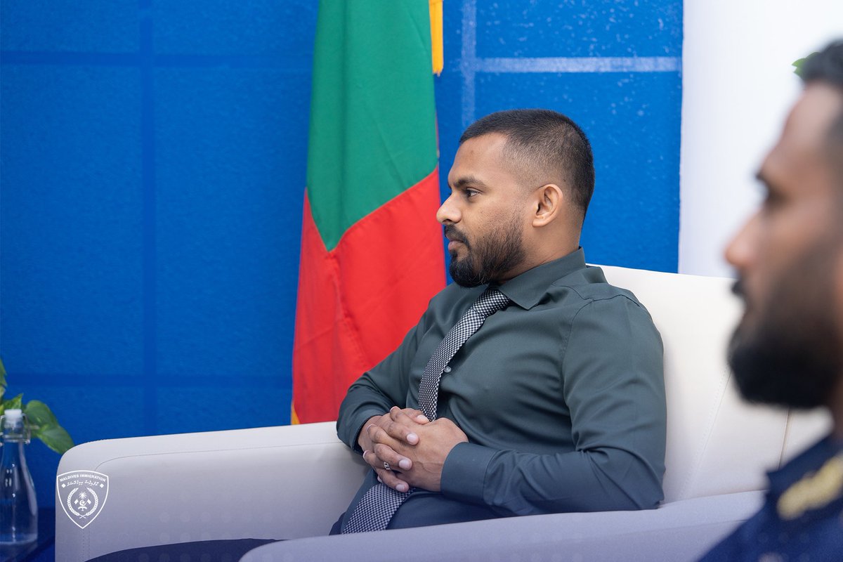 ImmigrationMV's tweet photo. The CEO and Managing Director of @mmprc_corporate, Ibrahim Shiuree, met with the Controller General of Immigration, @ShamaanW. The main topic of discussion was collaboration on developing the @BorderMilesMv program and promoting Maldives as a tourist destination, as well as optimizing tourist-related processes.

#visitmaldives #worldsleadingdestination