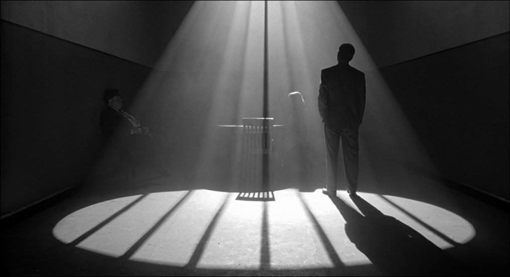 #대갈영화 그 남자는 거기 없었다 (The Man Who Wasn't There) 코엔이 평생 흑백영화만 만들어줬음 좋겠다 손에서 놓으면 다가오고 힘겹게 끌어당기면...