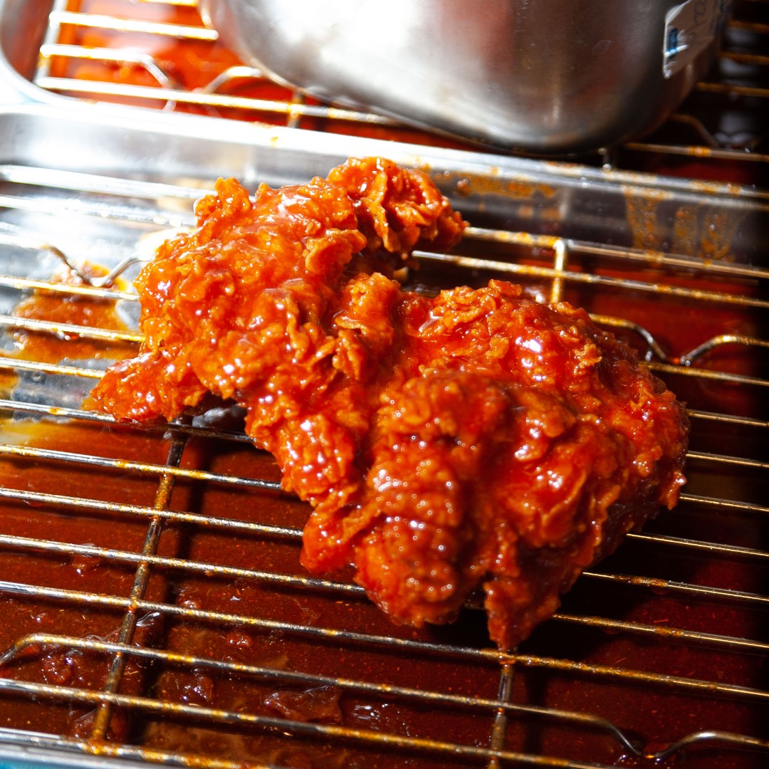 CoqfighterUK's tweet photo. @BONEDADDIES x @COQFIGHTERUK
Last years biggest collab is back! Slightly refined and even better, somehow. Fried thigh dipped in Bone Daddies wing sauce with rich chicken scratching mayo &amp; pickled daikon. We dip it, you grip it, available all sites till the end of July xx https://t.co/IkjpMIWB1h
