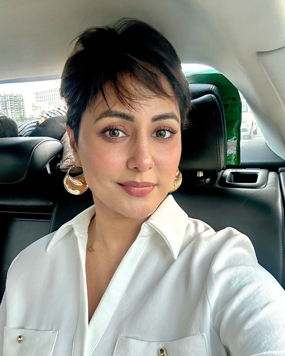 Hina khan looks stunning in the newly shared picture on ig.

#Hinakhan
