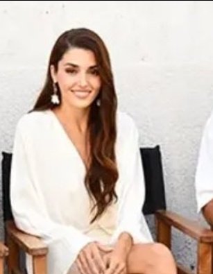 Look at my babe 
Goddess of beauty🤌🏻❤️‍🔥❤️‍🔥 #HandeErçeI