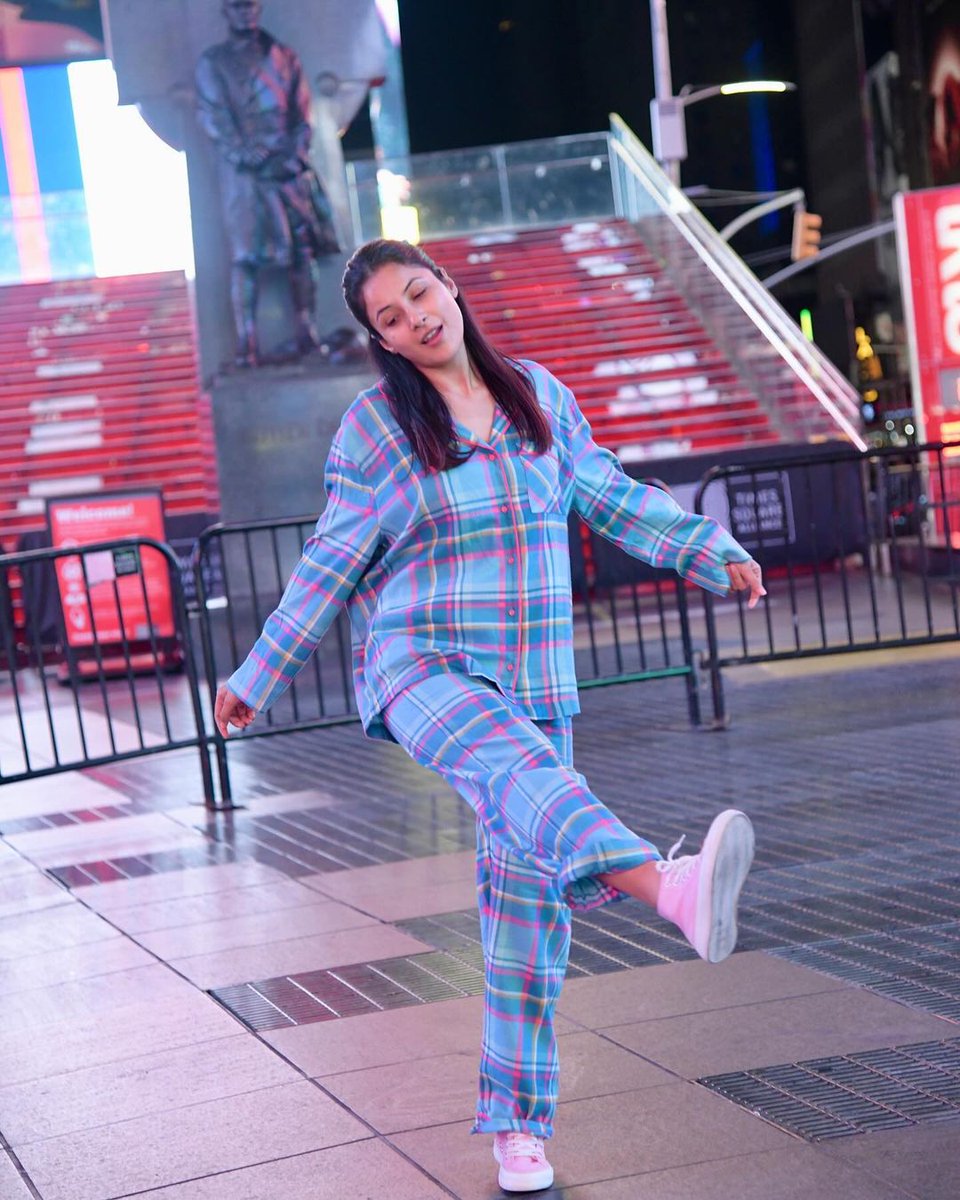#ShehnaazGill embraces the #NewYork vibe with a late-night #TimesSquare stroll in PJs!

<a href="/ishehnaaz_gill/">Shehnaaz Gill</a> 
#ShehnaazKaurGill #ShehnaazGallery #shehnaazgill𓃵 #shehnaazains 
@ishehnaaz_FC <a href="/ishehnaaz_Gills/">Shelly Arora Sana_love</a> <a href="/Hi_laique/">HinaNaaz Fan of @ishehnaaz_gill</a> <a href="/IShehnaaz/">Shehnaaz Gill I Love Sana ♥️</a> <a href="/ishehnaaz_sukla/">Shehnaaz Kaur Gill</a> <a href="/G80560699/">G@ishehnaaz_gill#Shehnaazians#ShehnaazGill#Sana❤️</a> <a href="/Lia83452060/">I@ishehnaaz_gill#Shehnaazians#ShehnaazGill#Sana❤️</a>