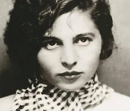 Seiltänzerin ohne Netz

Mein Leben war ein Auf-dem-Seile-Schweben.
Doch war es um zwei Pfähle fest gespannt.
Nun aber ist das starke Seil gerissen:
Und meine Brücke ragt ins Niemandsland.

Und dennoch tanz ich und will gar nichts wissen,
Teils aus Gewohnheit, teils aus stolzem