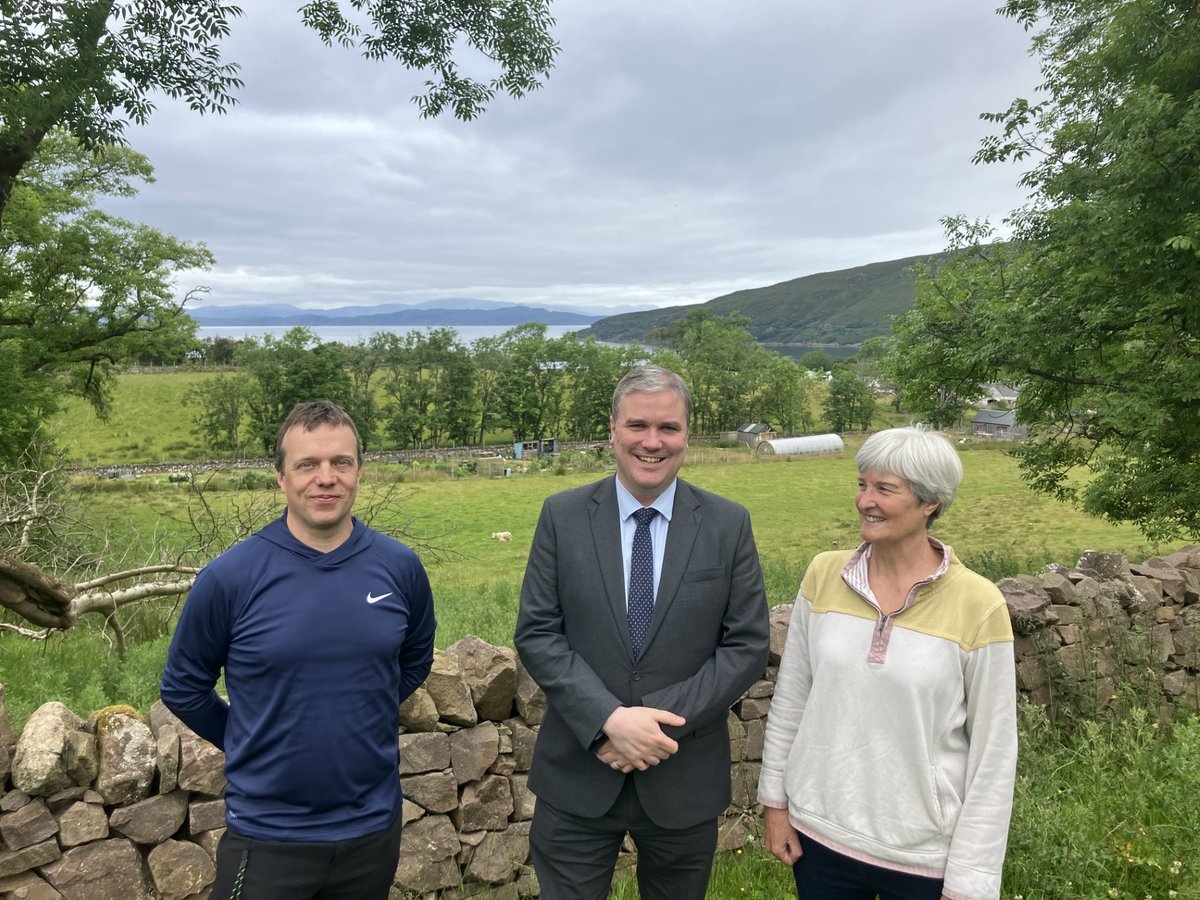 Delighted to welcome <a href="/ThomasCArthur/">Tom Arthur</a> MSP to Applecross. We discussed challenges facing communities like ours and the invaluable support from <a href="/HIEScotland/">HIE</a> which helps fund our LDO's post and drives successful projects such as AppleJuice Hydro scheme and An Toll Bàn housing. (1/2)