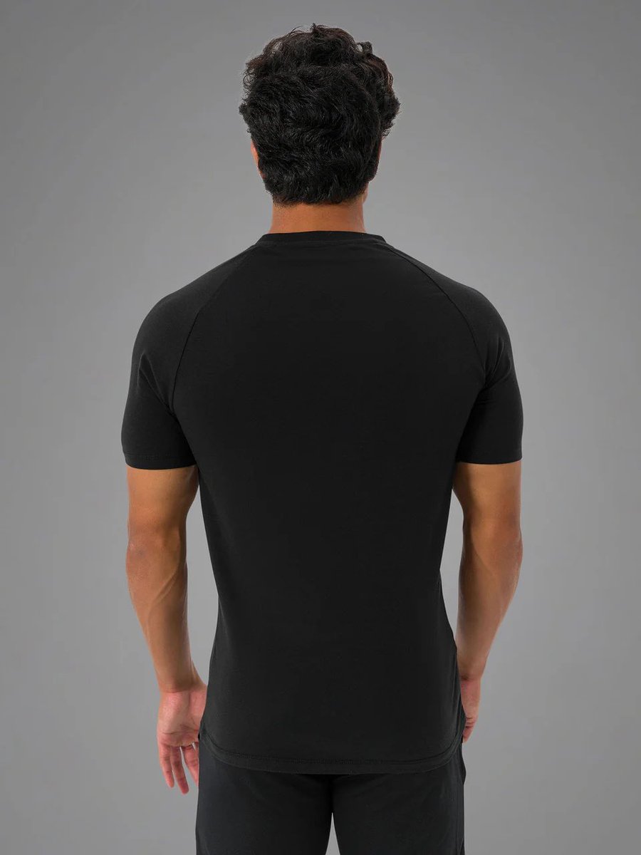 morotaiofficial's tweet photo. Keeping it simple in the Corporate Basic T-Shirt🔥 https://t.co/q963ztdFmJ