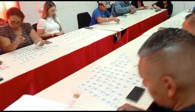 CDCESucre's tweet photo. En el salón Gran Mariscal del @CDCESucre se realizó Sellado de Títulos de Bachiller y entrega de QR al municipio Cruz Salmerón Acosta y a la Pquia. Santa Inés del municipio Sucre.

#PuebloVictorioso 
#Educación 
#Mppe 
@NicolasMaduro
@MPPEDUCACION 
@_LaAvanzadora 
@KarenlyPSUV https://t.co/obrxf5AHWE