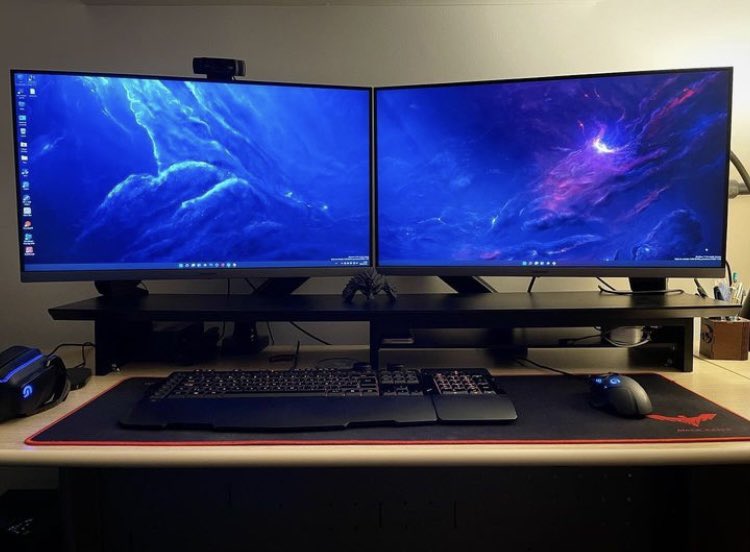 felippemontez's tweet photo. @roguecaliber I use two Samsung 28” 4k monitors, model UR550. For VTT, Foundry all the way for D&amp;D 5e.

Both monitors are just excellent to work, very sharp. https://t.co/wGpDrySPur