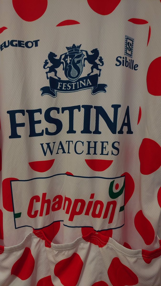 KronenbourgMr's tweet photo. @SportsOrla @JezCox @41Tourstages @paulbennett76 @LeTour What else to wear on a day like todays stage!?
#TdF2004 https://t.co/PkkIbZNZev