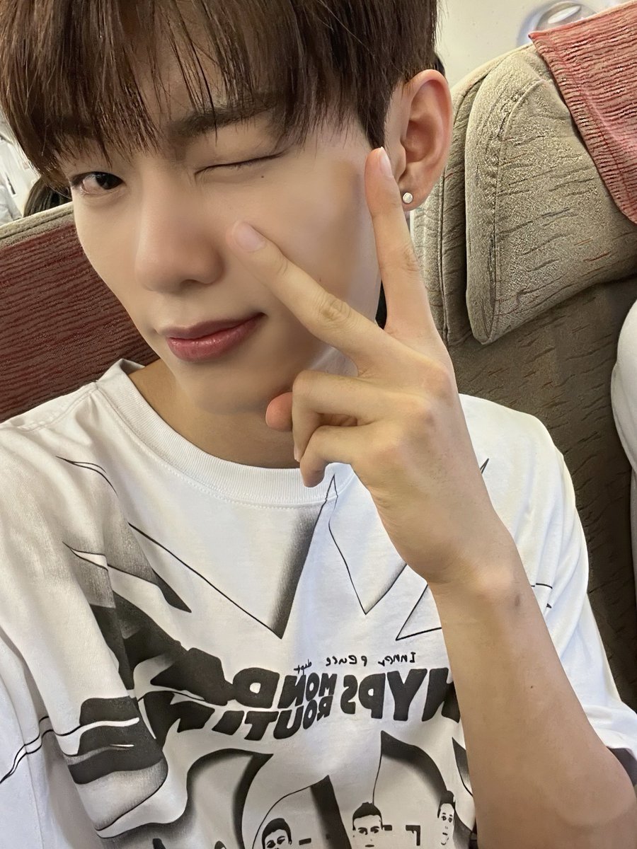 EVNNE_official's tweet photo. 이끼마쇼💪✈️

#EVNNE #이븐 #이정현 #LEEJEONGHYEON https://t.co/Yg9887x428