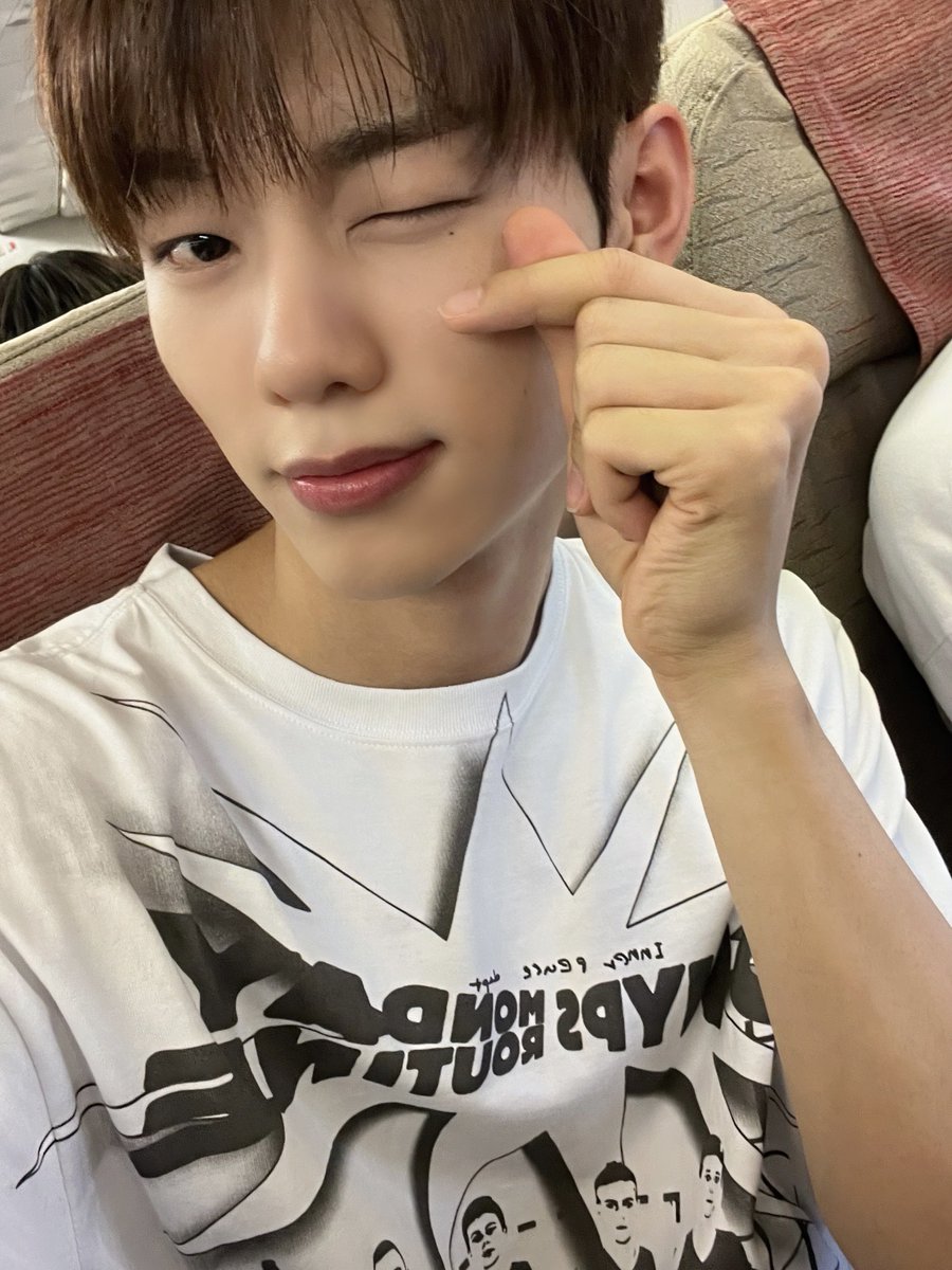 EVNNE_official's tweet photo. 이끼마쇼💪✈️

#EVNNE #이븐 #이정현 #LEEJEONGHYEON https://t.co/Yg9887x428
