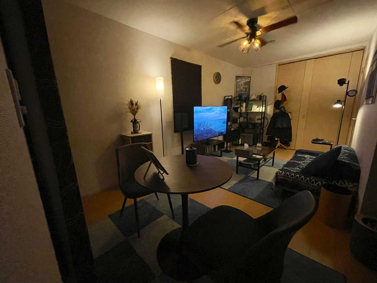 spla_eeyore's tweet photo. prime dayで買った家具たちが届いて部屋がいい感じになった https://t.co/C95wSUXgiD