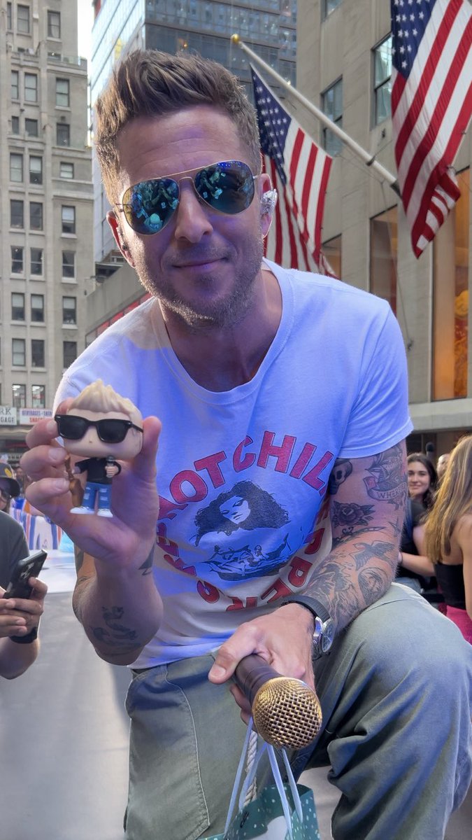 skeletonpuppets's tweet photo. Big Ryan and Mini Ryan 😁 Enjoy the socks @OneRepublic @RyanTedder #OneRepublicToday @TODAYshow https://t.co/TrRMskDHEM