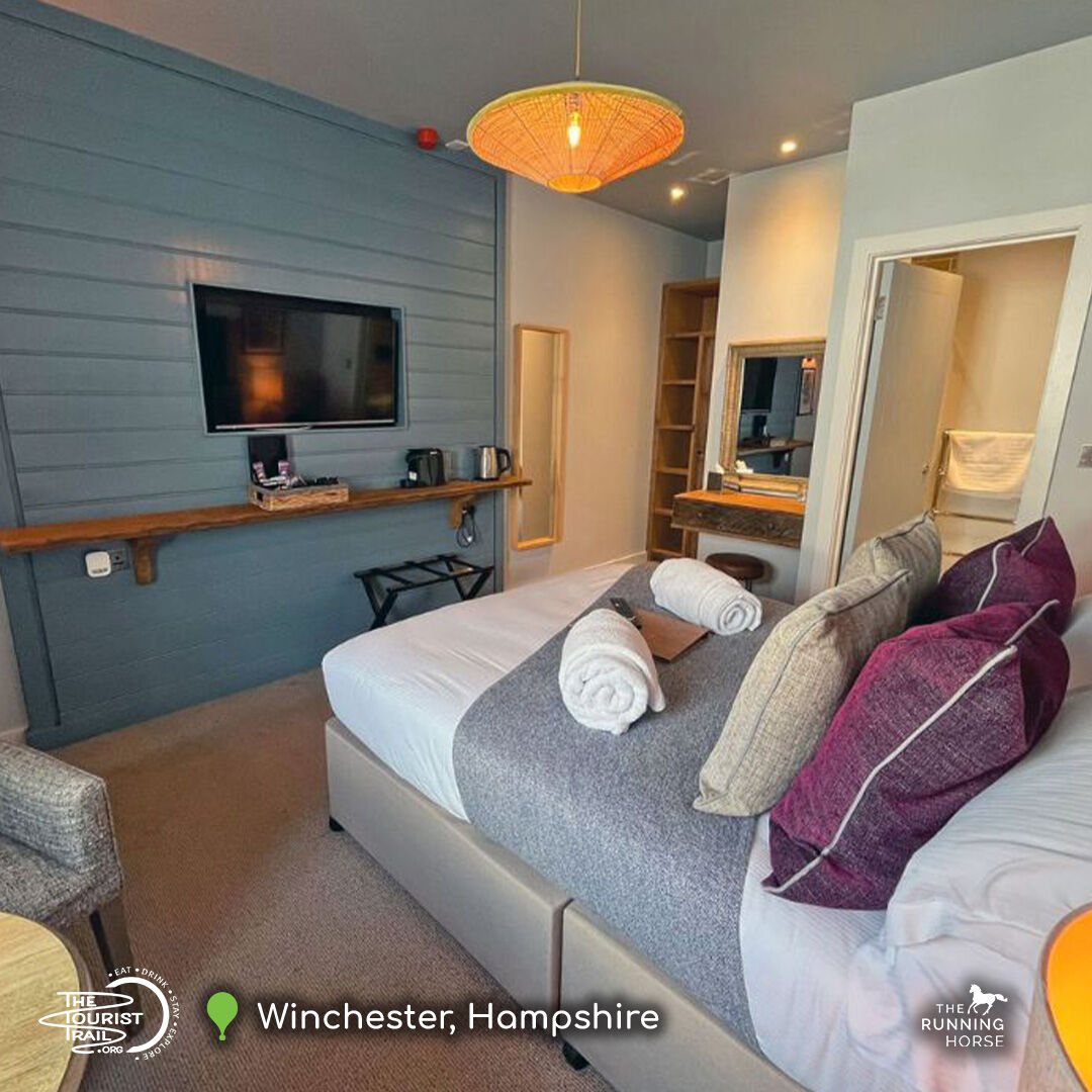 TheTouristTrail's tweet photo. 🍽️✨ Discover #TheRunningHorse by #UphamInns near #Winchester! Enjoy all-day dining, hire our space for events, and stay in 1 of our 15 chic bedrooms for a unique #PubWithRooms experience.

📍 https://t.co/iD34AVdLPo 

#CountryPub #BritishDining @RunningHorseInn https://t.co/ql8JpZLRJv