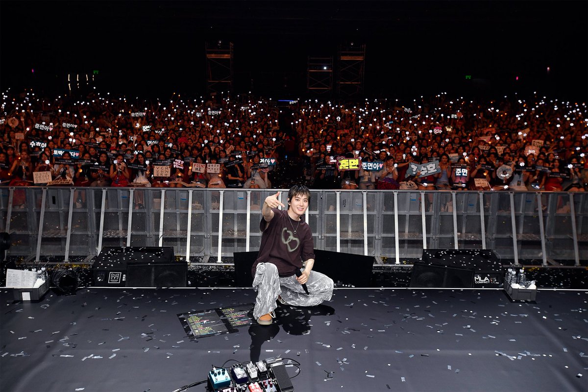 applewood_kr's tweet photo. 2024 SUHO CONCERT <SU:HOME> IN HONG KONG
SUHO的香港演唱會完滿結束!🎆
因為大家的落力支持, SUHO才可以在舞台上盡情表演🎤，
帶來了無數精彩的時刻，與大家度過了十分愉快的時間。
再次感謝大家的支持，EXO-L的熱情令這次演唱會更加完美！💖

在下面的連結中下載您的團體照：
🔗 https://t.co/7vYWslRDNw
*連結有效期限至 2024 年 8 月 2 日
------------------------
2024 SUHO CONCERT <SU:HOME> IN HONG KONG
SUHO's concert in Hong Kong has successfully concluded!🎆
Thanks to everyone's enthusiastic support, SUHO was able to perform freely on stage🎤, 
bringing countless wonderful moments and spending a very enjoyable time with everyone.
Once again, thank you all for your support. The passion of EXO-L made this concert even more perfect!💖

Download your Group Photo here:
🔗 https://t.co/7vYWslRDNw
*Link valid until 2nd AUG 2024

#SUHO #수호
#EXO #엑소 #weareoneEXO
#SUHOME #2024SUHOASIATOUR
#SM #APPLEWOOD #MOONRAKER