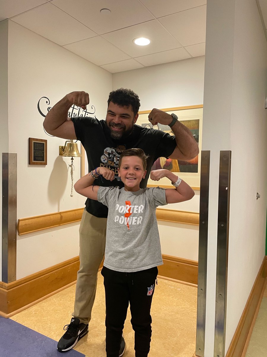 97HeywardHouse's tweet photo. πͺπ€ π Pittsburgh Is Stronger Than Cancerπͺπ€ π
& so is our friend, Porter, who is shown here with our founder @CamHeyward ringing the bell for 5 YEARS CANCER FREE!!!!!
πͺπ€ π We are so proud of you, Porter! Here's to #PorterPower πͺπ€ π https://t.co/RgBt4pZNRs