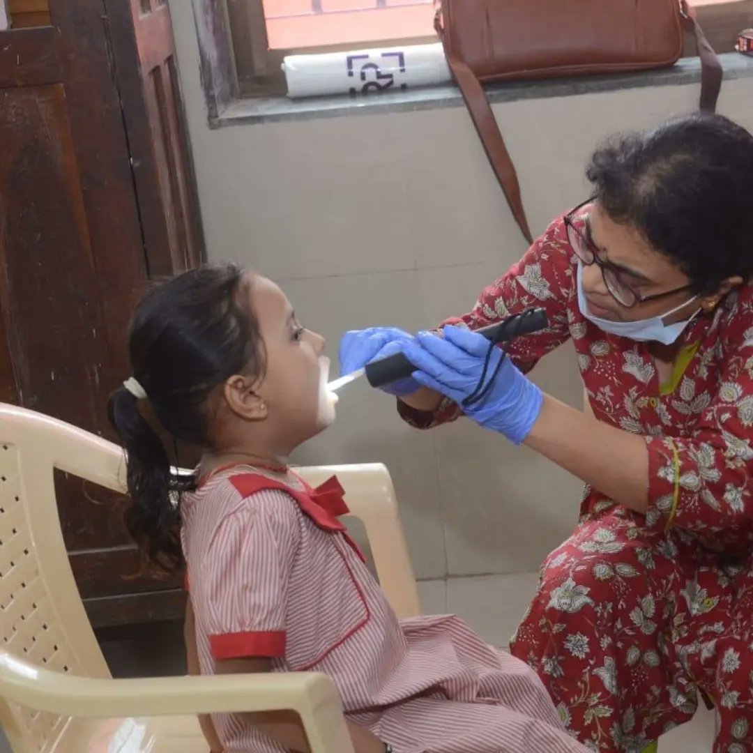 myudaantrust1's tweet photo. Here's a few snapshots from the Dental Checkup hosted by Medtronic India at our Byculla School yesterday.
@Medtronic
#MyUdaanTrust #DentalCamp #medtronicindia #MumbaiSchools #LearninglsFun #healthandwellness https://t.co/hcgU5eWOxS
