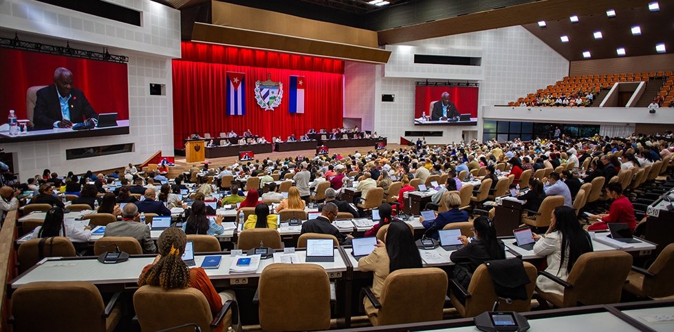 japortalmiranda's tweet photo. 🇨🇺 En sesión plenaria de la @AsambleaCuba, @MMarreroCruz reconoció que, aun cuando se ha trabajado intensamente tenemos mucha insatisfacción al no lograr mejoras en las condiciones de vida del pueblo.

Los debates de estas jornadas crean también caminos para superar los desafíos. https://t.co/PgBeZGIPQc