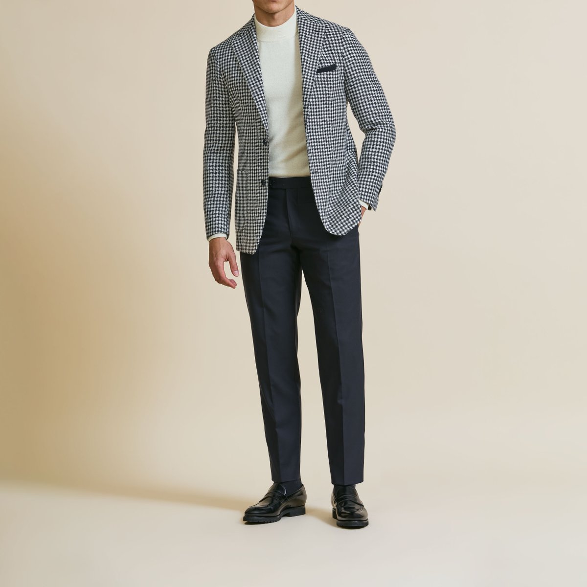 A tailored houndstooth jacket; timeless, elegant, and versatile. From 19th-century Scotland, its iconic pattern suits both formal and casual looks. At Tailor Made London, enjoy perfect fit &amp;quality craftsmanship. Invest in a unique piece that stands out and lasts. #Houndstooth