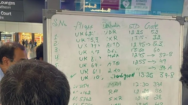enfoque_salta's tweet photo. APAGÓN INFORMATICO / Problema de Windows afecta a aerolíneas, bancos y medios de todo el mundo. Las pantallas de las computadores se tornan azules y muestran el mensaje de “error fatal”
#ErrorFatal #apagoninformatico #Windows #vuelos https://t.co/A3H8bny8jd