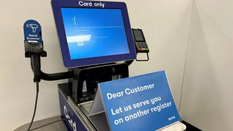 enfoque_salta's tweet photo. APAGÓN INFORMATICO / Problema de Windows afecta a aerolíneas, bancos y medios de todo el mundo. Las pantallas de las computadores se tornan azules y muestran el mensaje de “error fatal”
#ErrorFatal #apagoninformatico #Windows #vuelos https://t.co/A3H8bny8jd
