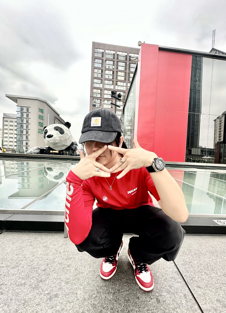Hello Chengdu💙 Hello Panda🐼 <a href="/JakeB4rever/">BIU.</a> 
#BuildJakapan
#Beyourluve