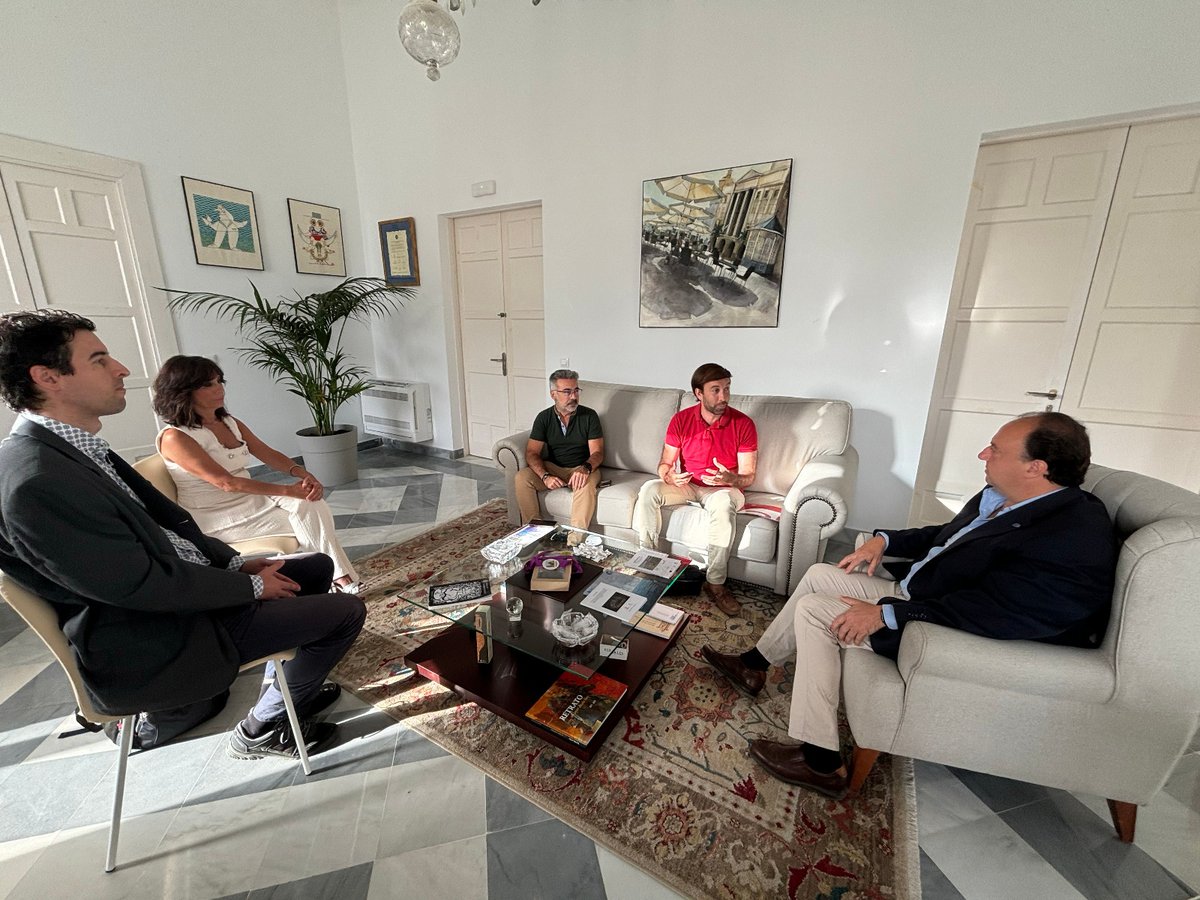 RectorUCA tweet media