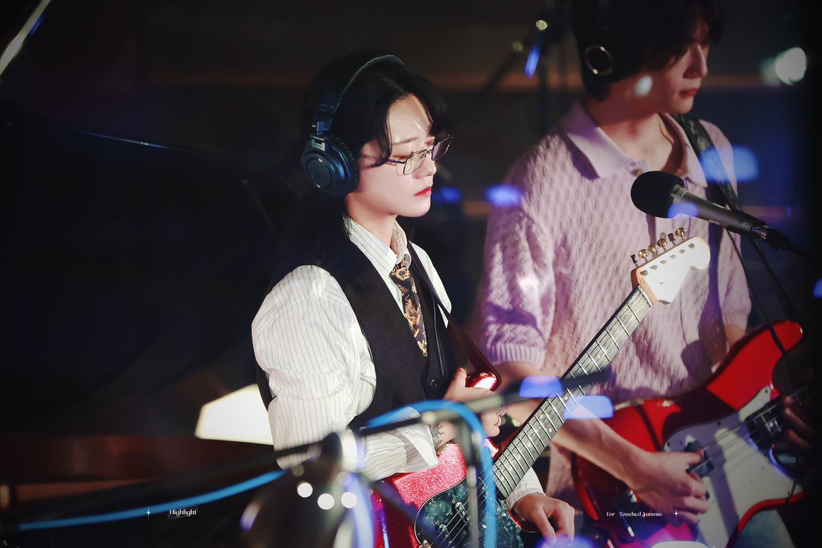 YM_Highlight's tweet photo. 240718 김이나의 별이 빛나는 밤에📸
#터치드 #윤민 

@band_touched https://t.co/P4XK8jP9mo
