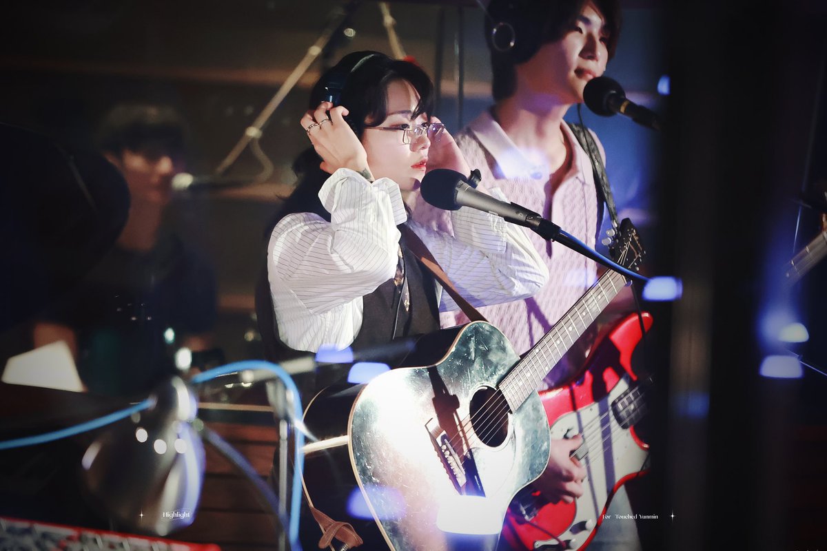 YM_Highlight's tweet photo. 240718 김이나의 별이 빛나는 밤에📸
#터치드 #윤민 

@band_touched https://t.co/P4XK8jP9mo