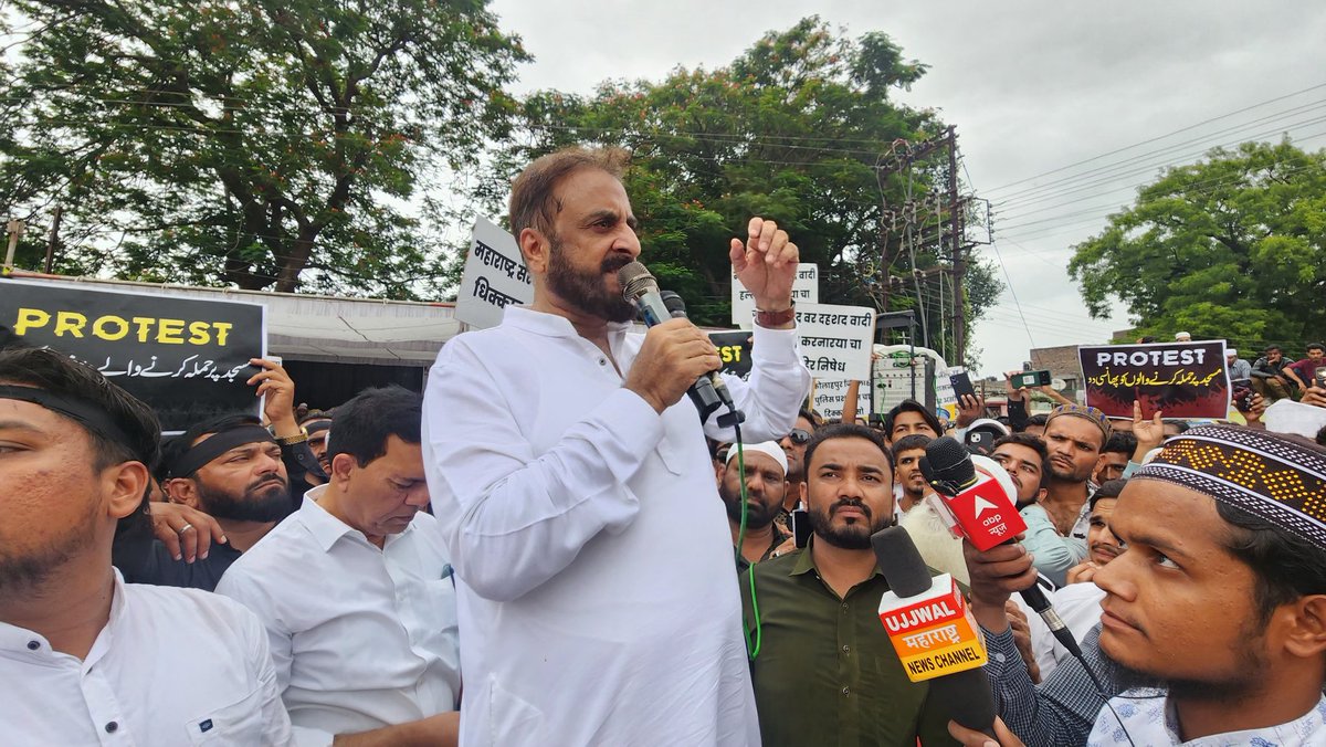 SHAHZADVOICE's tweet image. Protest Against attack on a masjid in Kolhapur opp div commissioner office..

#Imtiazjaleel #masjid #KolhapurVishalGad 

@asadowaisi @imtiaz_jaleel