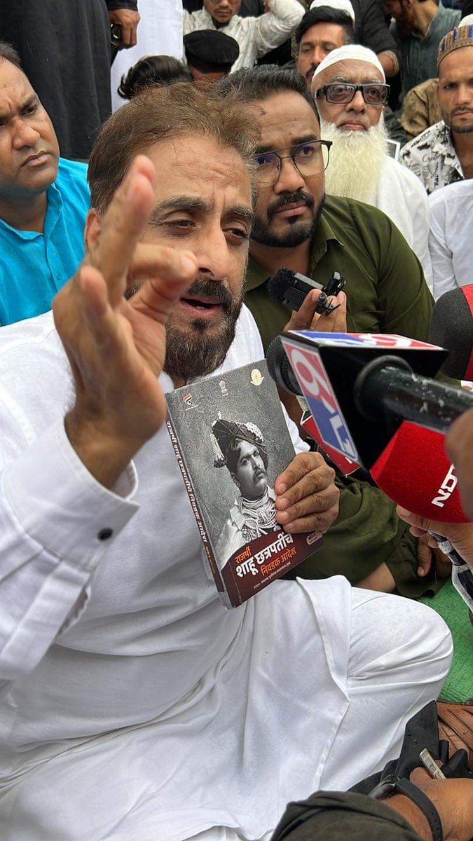 SHAHZADVOICE's tweet image. Protest Against attack on a masjid in Kolhapur opp div commissioner office..

#Imtiazjaleel #masjid #KolhapurVishalGad 

@asadowaisi @imtiaz_jaleel