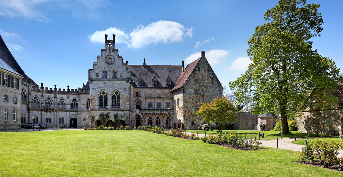 germanytravelNL's tweet photo. Het verhaal van Nederland speelde zich deels af in #DuitslandDichtbij, duik in de geschiedenis van het Huis van Oranje-Nassau op de mooie #Oranjeroute en geniet van kastelen, paleizen en idyllische stadjes. π³π±π§‘https://t.co/xfRj7NAyZT https://t.co/3syek79VZG