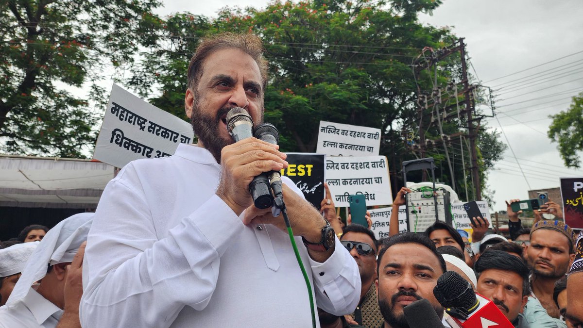 amar_binhydra's tweet image. Protest Against attack on a masjid in Kolhapur opp div commissioner office..

#Imtiazjaleel #masjid #KolhapurVishalGad 

@asadowaisi @imtiaz_jaleel