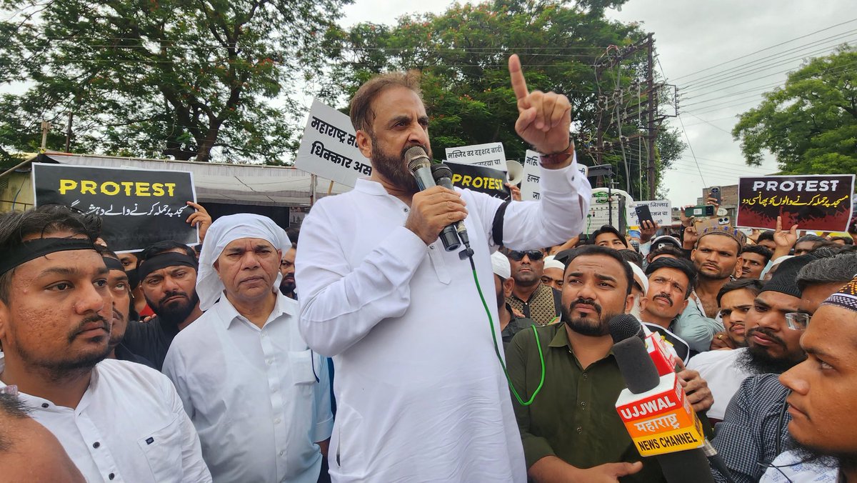 amar_binhydra's tweet image. Protest Against attack on a masjid in Kolhapur opp div commissioner office..

#Imtiazjaleel #masjid #KolhapurVishalGad 

@asadowaisi @imtiaz_jaleel