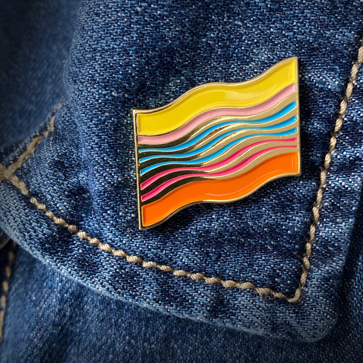 beanwave's tweet photo. …and there’s a pin badge, too. Rampant capitalism! 

https://t.co/QU68bQQYH2 https://t.co/swuaweAAOD