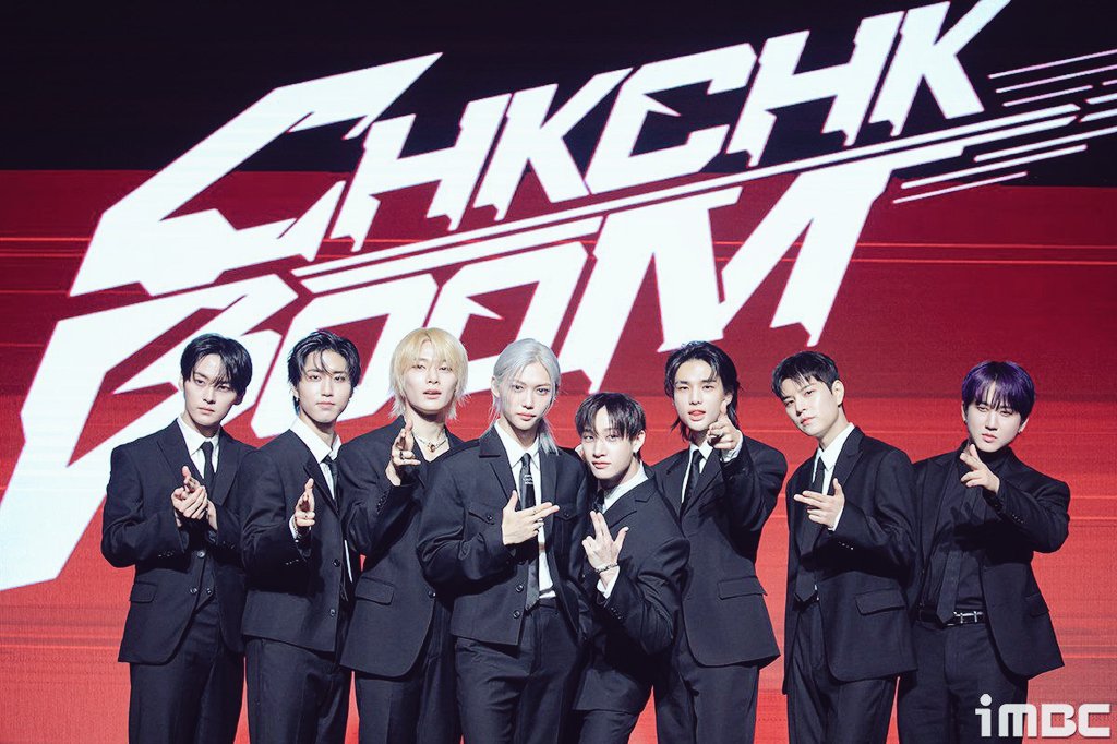KimLauyeLee's tweet photo. This comeback the little music is really cool, addictive in all parts of the lyrics and the members are very total in the video 
Lee Felix Yongbok is my bias 
How about you guys, stay?
STRAY KIDS ATE COMEBACK
#ChkChkBoom_OutNow
#스키즈_컴백_칙칙_붐
#ChkChkBoom 
@Stray_Kids https://t.co/GZDACqJtiW
