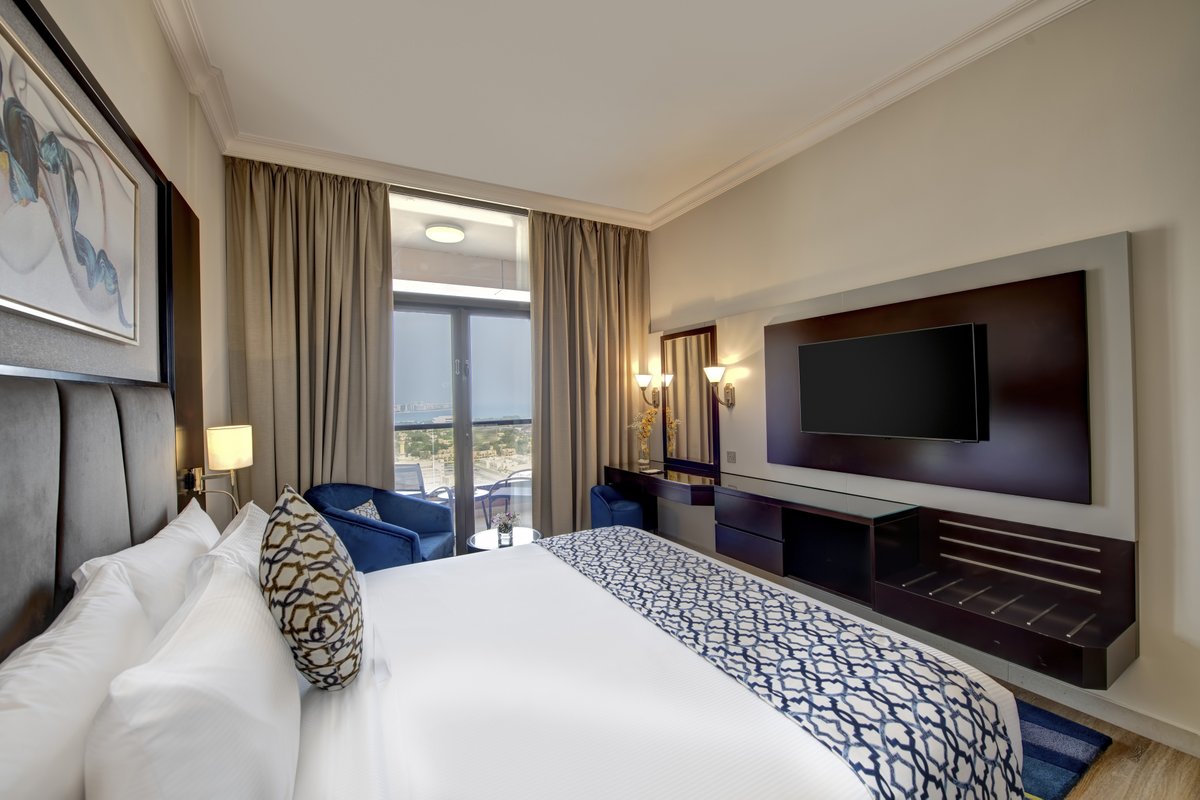 🏨🛌🌊Boasting a fantastic view of the sea with a connecting balcony, our newly renovated apartment is the perfect home away from home for long stay guests.
#hotelapartmentsdubai #dubaihotels #homeawayfromhome #hotelseaview #twoseasonshotel