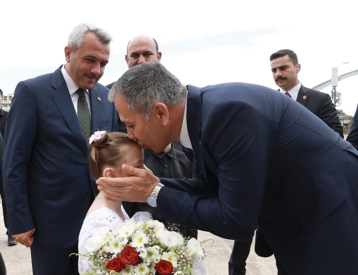 AliYerlikaya's tweet photo. Bugün Karadeniz’in cennet köşesi Rize’deyiz.

İlk olarak Rize Valiliğimiz ziyaret ettim. Rize Valimiz Sayın İhsan Selim Baydaş’a ev sahipliği için teşekkür ediyorum.

📍Rize https://t.co/ajoz1TvSIq