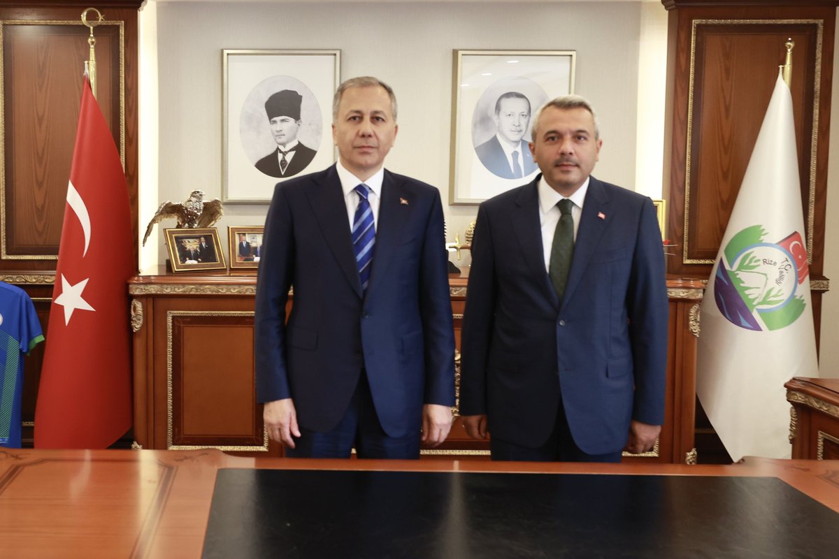 AliYerlikaya's tweet photo. Bugün Karadeniz’in cennet köşesi Rize’deyiz.

İlk olarak Rize Valiliğimiz ziyaret ettim. Rize Valimiz Sayın İhsan Selim Baydaş’a ev sahipliği için teşekkür ediyorum.

📍Rize https://t.co/ajoz1TvSIq