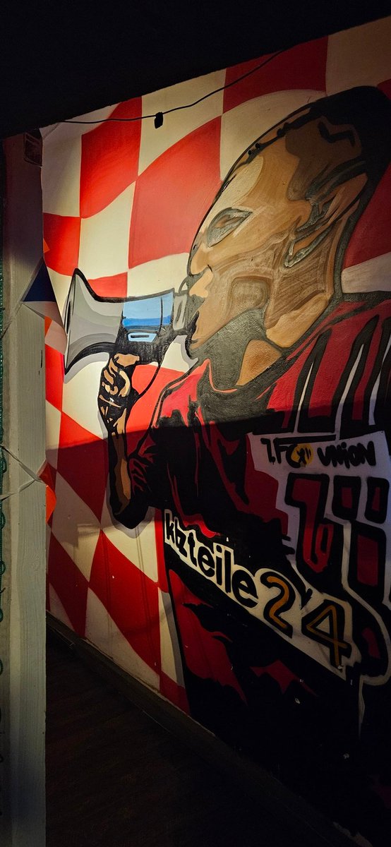 labay88's tweet photo. #KickandRush bar. #kopenick #berlin #unionberlin union berlin fan pub. Night before the #EURO2024 final https://t.co/SYCtvieb9v