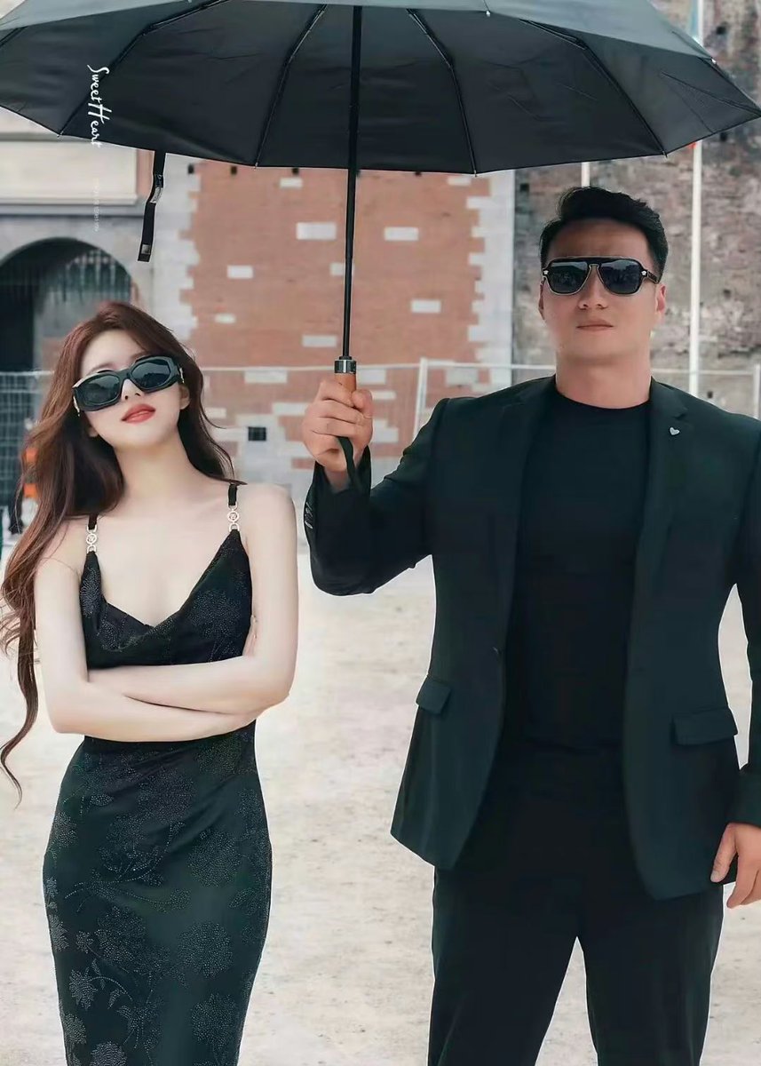 wonwoncity's tweet photo. the princess and her bodyguard ❤️‍🔥 https://t.co/HEe1D2LK0s