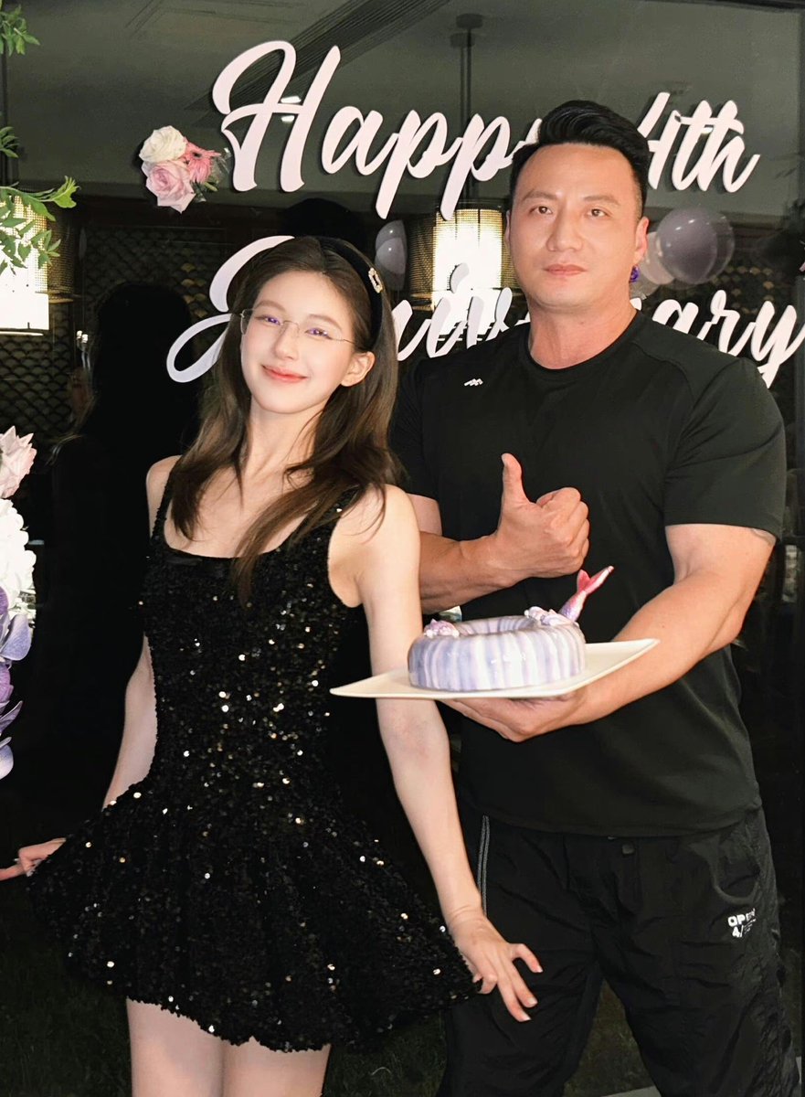 wonwoncity's tweet photo. the princess and her bodyguard ❤️‍🔥 https://t.co/HEe1D2LK0s