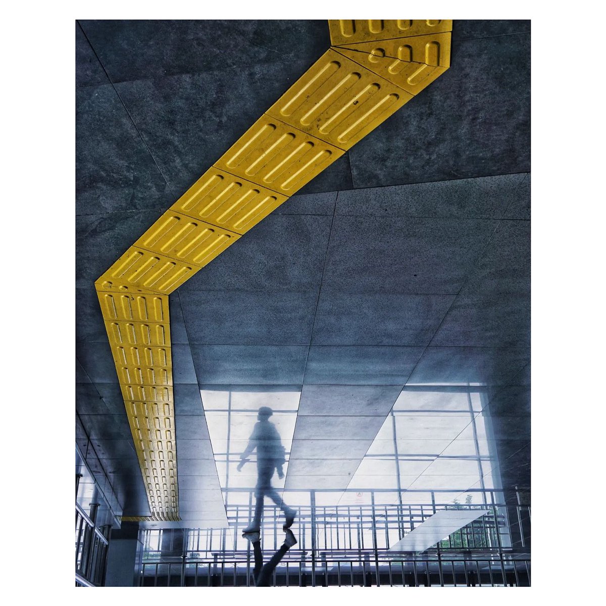 StreetShotsInt's tweet photo. This Street Shot was taken by @gamalthaib
We want to see all genres of Street Shots. Please continue to use #ssicollaborative and follow @streetshotsinternational for the chance to be featured.
#StreetPhotography #citystreets #reflection #puddlegram #leadinglines #street https://t.co/gocUdOm9BS