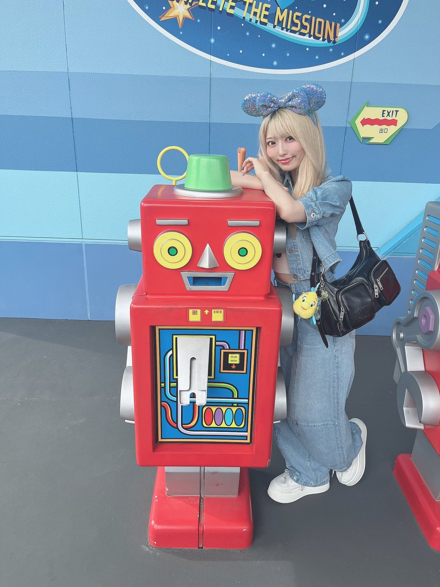 s_hitomi_'s tweet photo. ディズニーランド🐠❤︎ https://t.co/o043N9yLu4