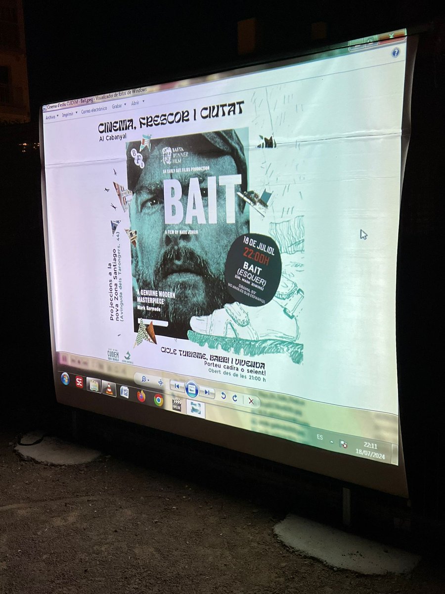 📽️Ahir tercera nit del nostre #CinemaALaFresca a <a href="/delpatialbarri/">Zona Santiago</a>, gaudint de BAIT, una joia de cinema en estat pur filmada amb càmera de 16mm que demostra que no cal cap tecnologia digital per fer el que ha de fer el cinema, contar-nos històries en les que ens veiem representats.