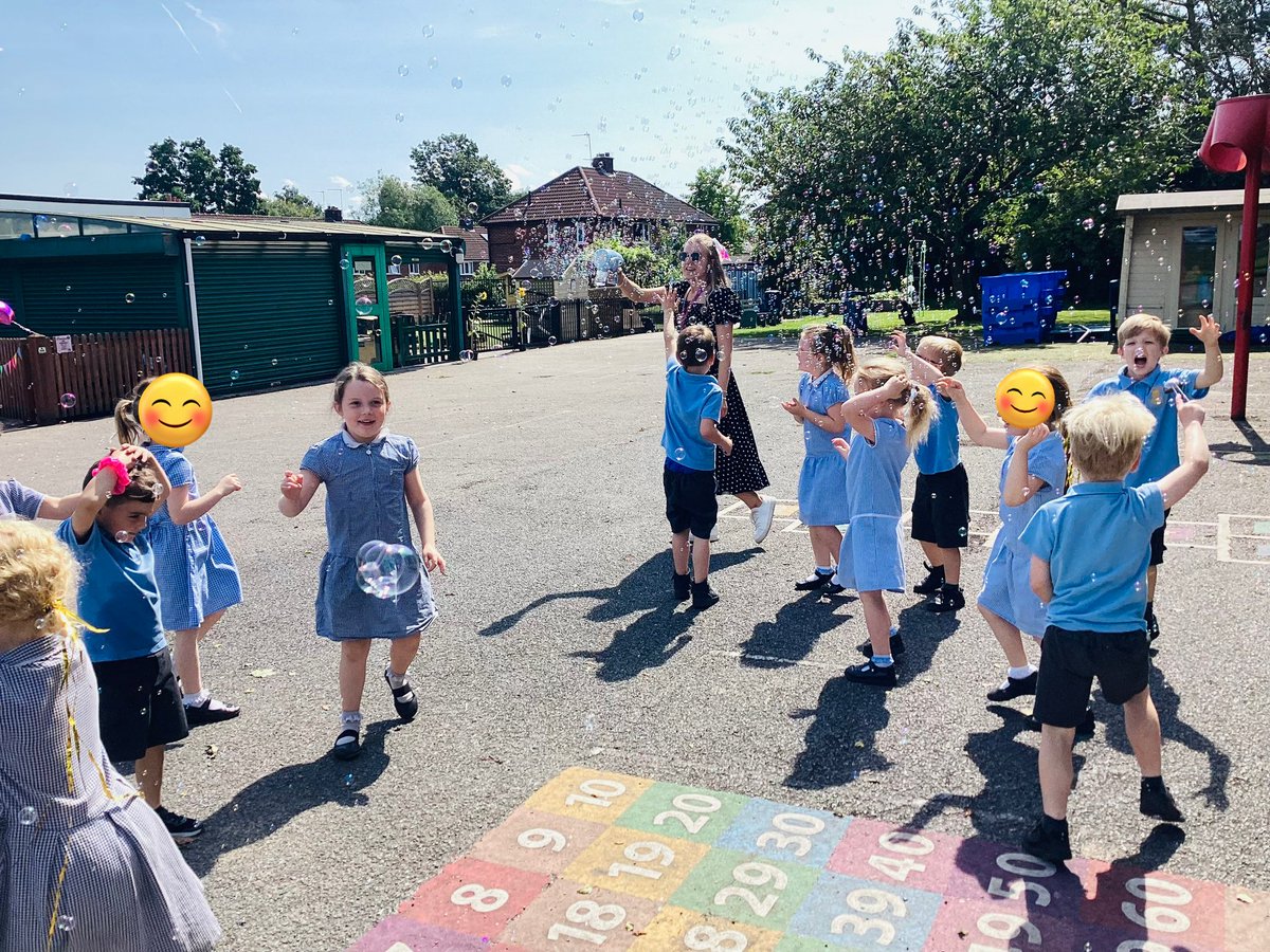 Miss Davies tweet media