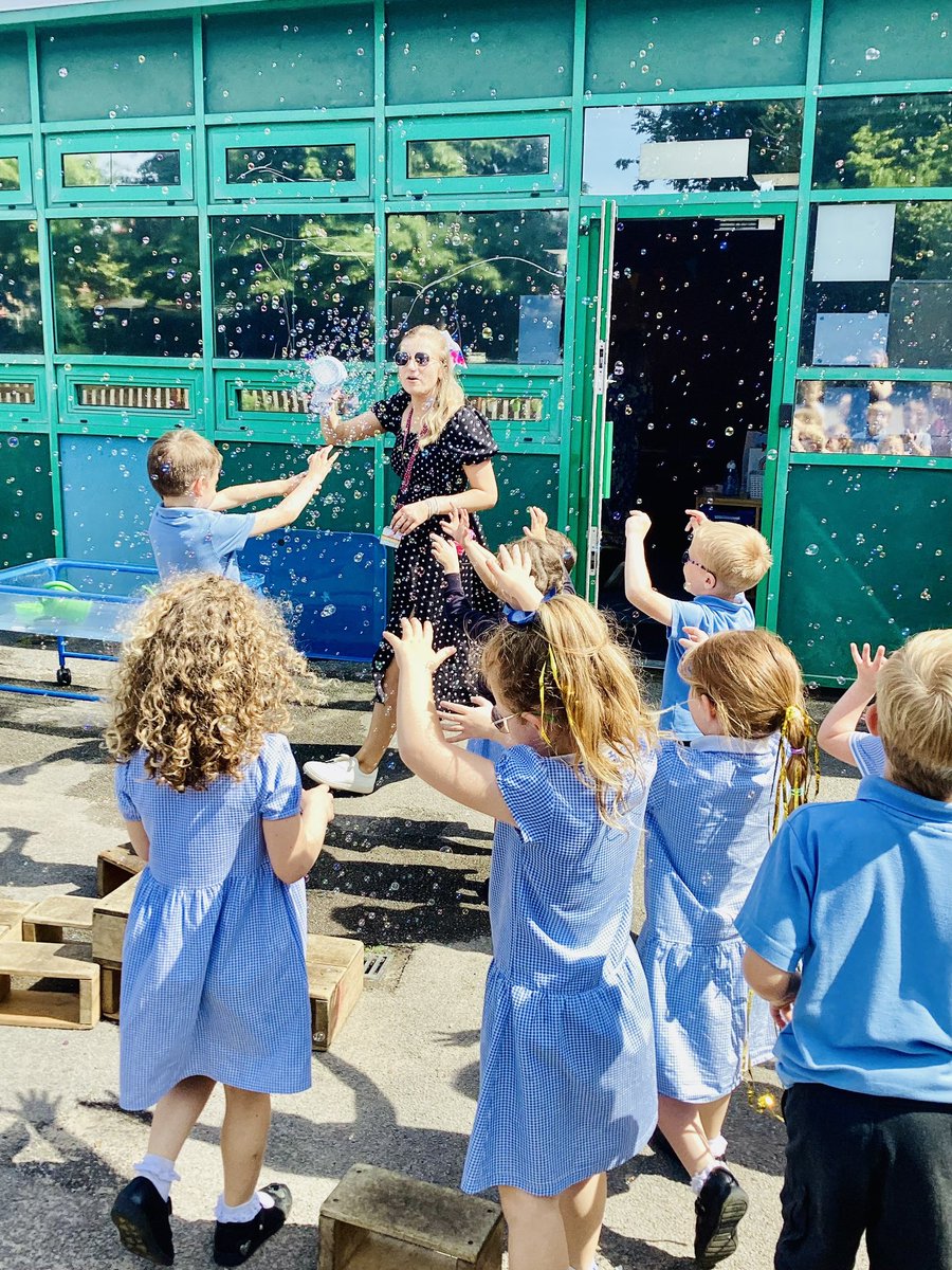 Reception you bring me joy. Happy last day 🫧💕