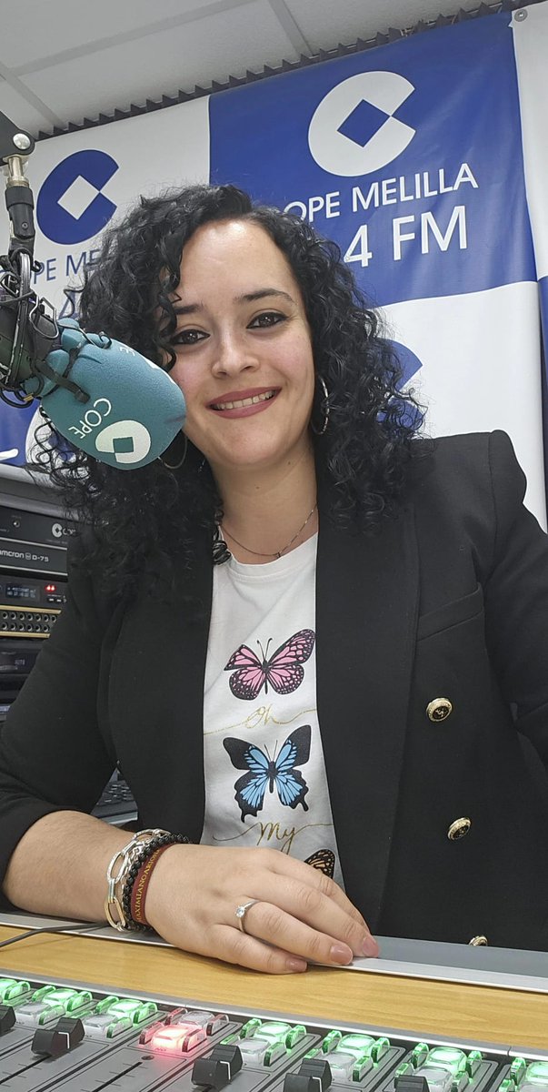 Poptvmelilla's tweet photo. 🎙️Sara Jiménez, nueva directora de Cope Melilla. · La periodista compaginará las direcciones de Popular Televisión y Cope.  Ha liderado “La Mañana de Melilla” desde el pasado mes de abril, programa que continuará presentando tras su nombramiento

Más info: https://t.co/69Pn8WrVM9 https://t.co/SfohWzh36n