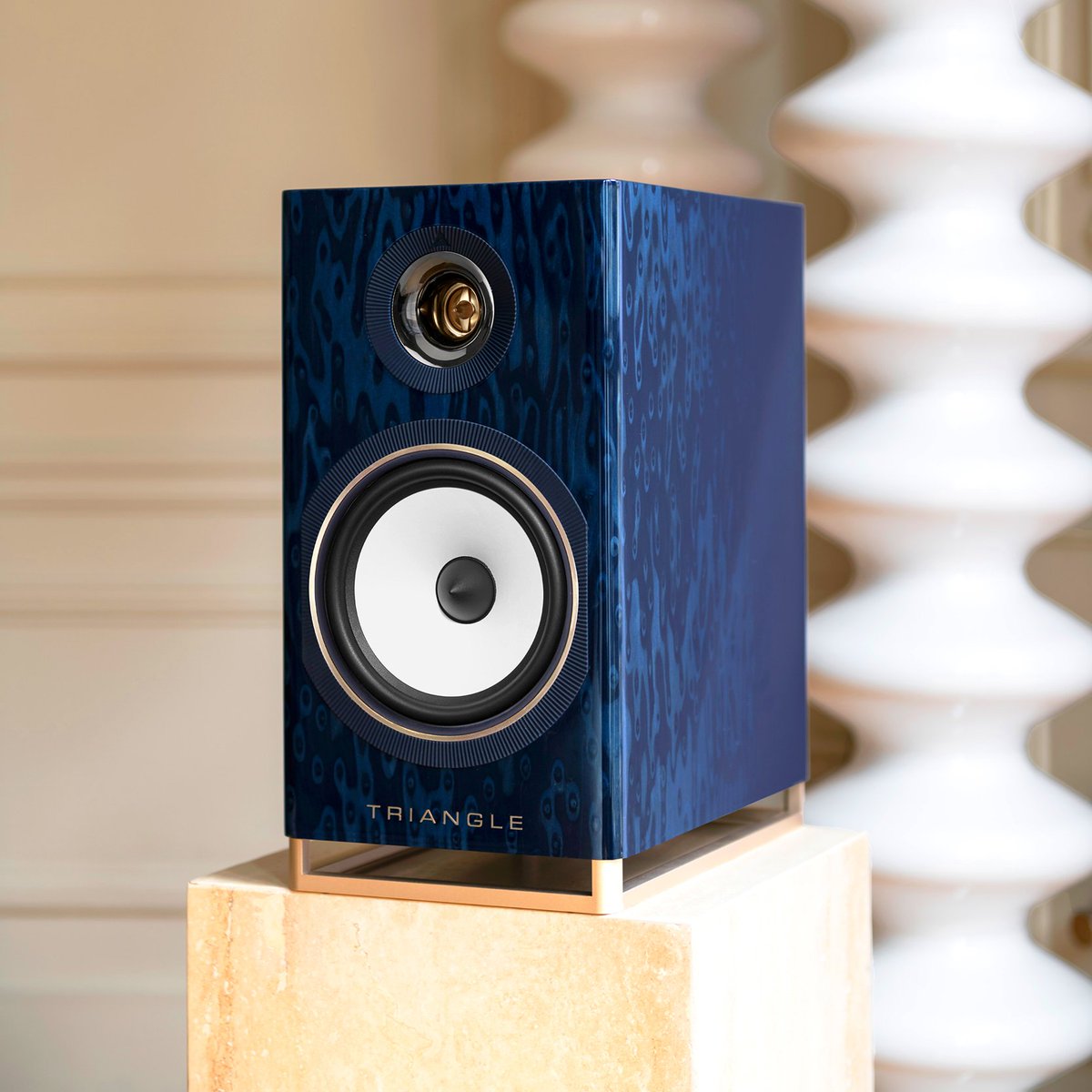 The CAPELLA system, with its stunning Astral Blue finish, brings you premium acoustics and cutting-edge technology. Broadcast high-resolution sound wirelessly and immerse yourself in the TRIANGLE acoustic universe. ✨ #Capella #wirelessspeaker #TriangleHifi
